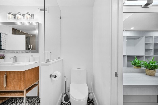 Building Photo - 150 NE 50th St