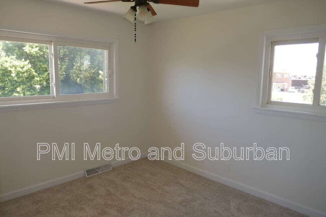 Building Photo - 37 E Judith Ann Dr