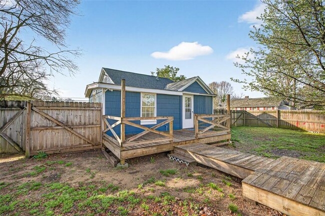 Building Photo - 240 E 5th Ave