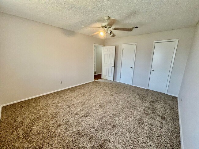 Building Photo - 800 Irwin Dr
