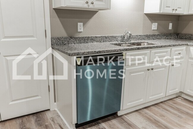 Building Photo - 417 W 20th St