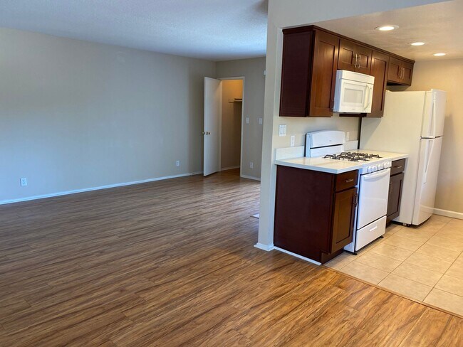 Building Photo - 411 W Riverside Dr