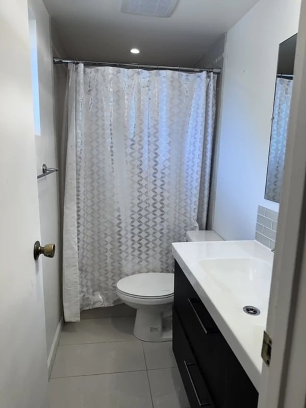 Building Photo - 9228 Ronda Ave