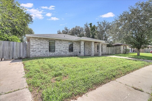 Building Photo - 2111 E Lott Ave