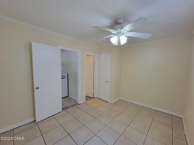 Building Photo - 2312 E 16th Ct