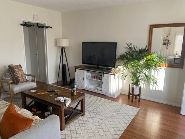 Living Room - 545 N Hoover St