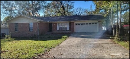 Building Photo - 11 Pamela Ln