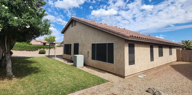 Building Photo - 4 Bedroom Home in the Silverhawke Communit...