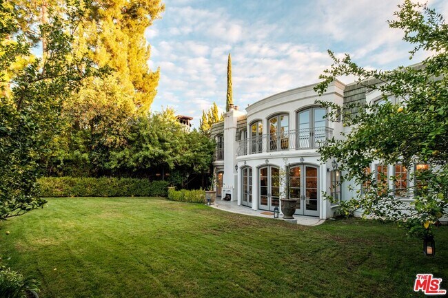 Building Photo - 18875 Pasadero Dr