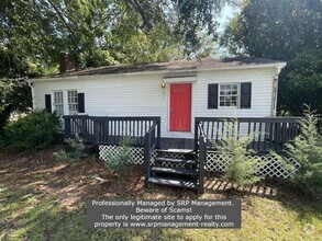 Building Photo - MOVE IN SPECIAL! Recently Updated 3 Bedroo...