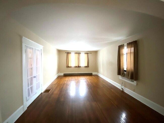 Building Photo - 2028 W 9th Ave