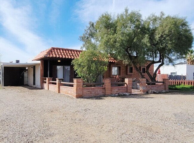 Building Photo - 422 E Navajo Rd