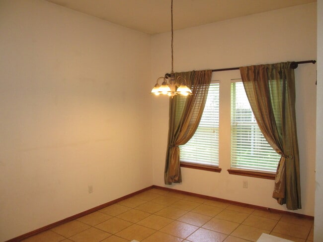 Building Photo - PRELEASING - July 2026 - (3) Bed/(2) Bath ...