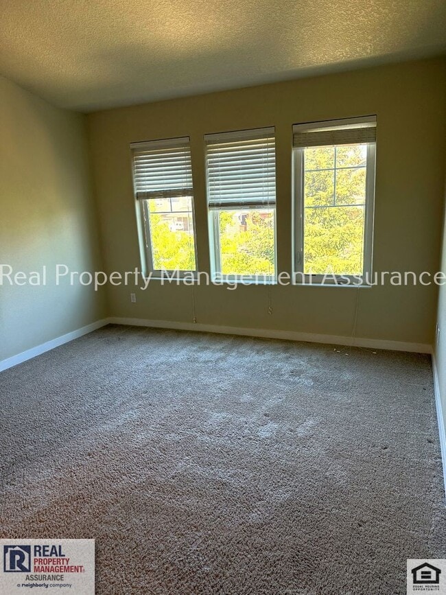 Building Photo - 410 SW Basilone Terrace