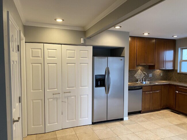 Building Photo - "Charming 2-Bed Townhouse Retreat in Denver – Spacious 1,240 Sq Ft with 1.5 Baths!"