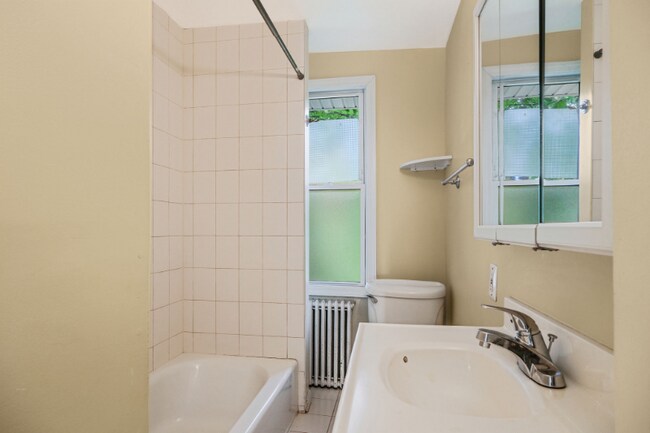 Building Photo - 483 New York Ave