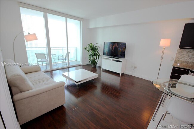Building Photo - 950 Brickell Bay Dr