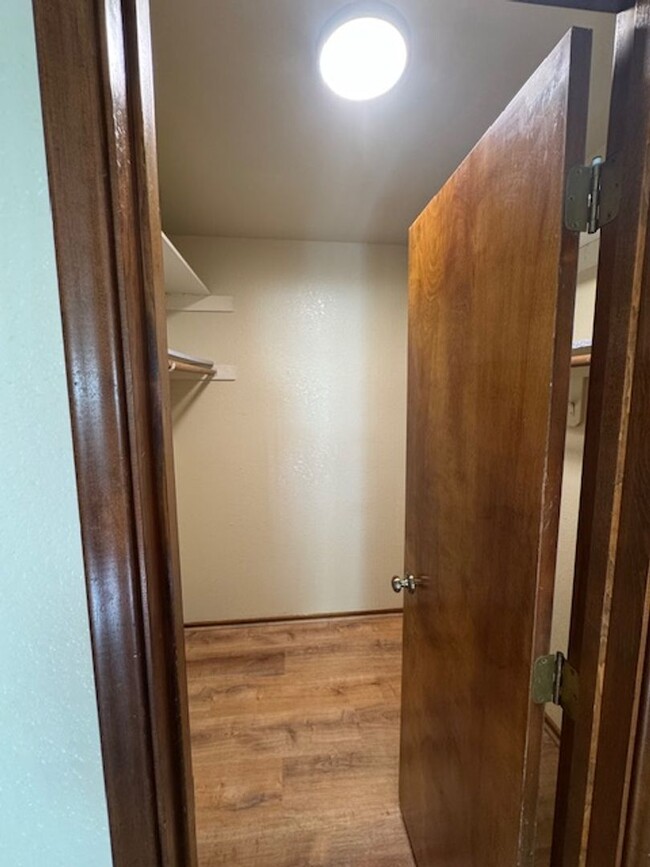 Building Photo - Northwest- 3 bedroom/ 2 bathroom with pool!