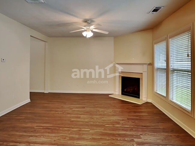 Building Photo - 913 Tamarisk Pl