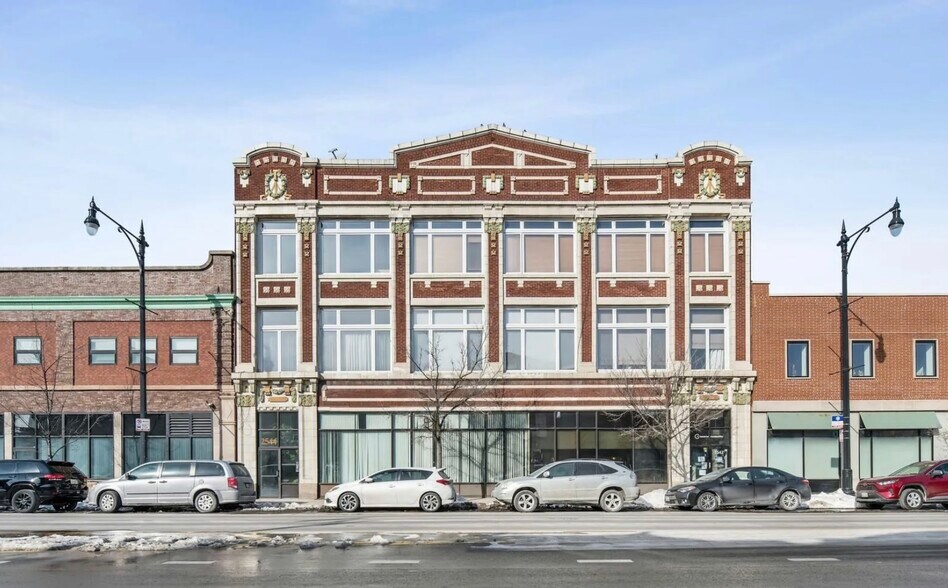 Building Photo - 2544 W North Ave