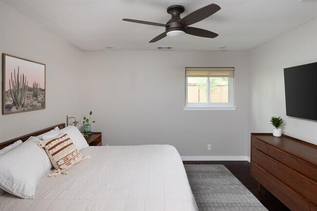 Building Photo - 9101 Heatherwood Dr