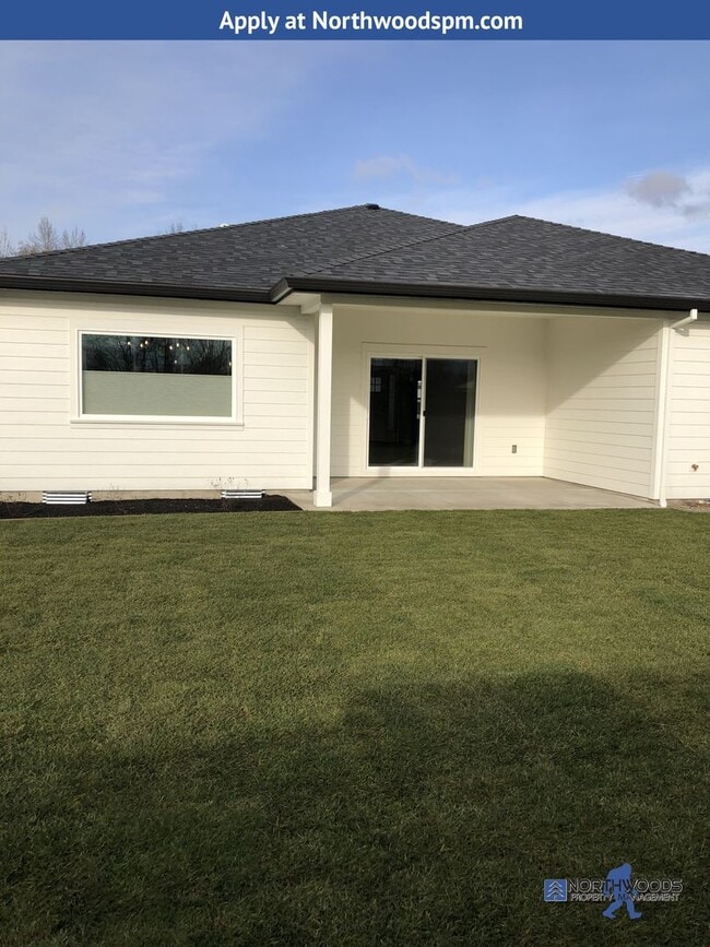 Building Photo - Newer Gorgeous Home in Desirable Neighborhood