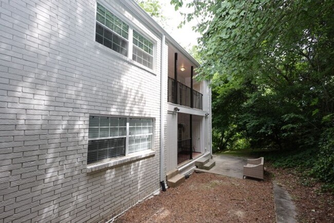 Building Photo - 2 Bedroom Condo in Buckhead for RENT!!! (Garden Brook at Peachtree Hills)