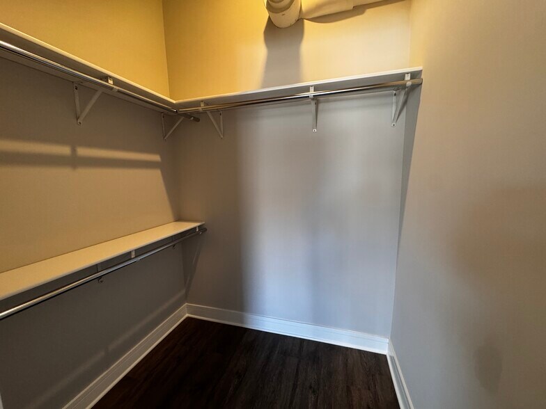 Building Photo - 3845 N Broadway St