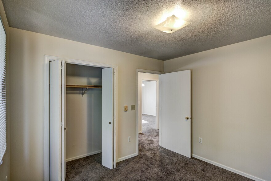 Building Photo - 1008 Dutchman Dr