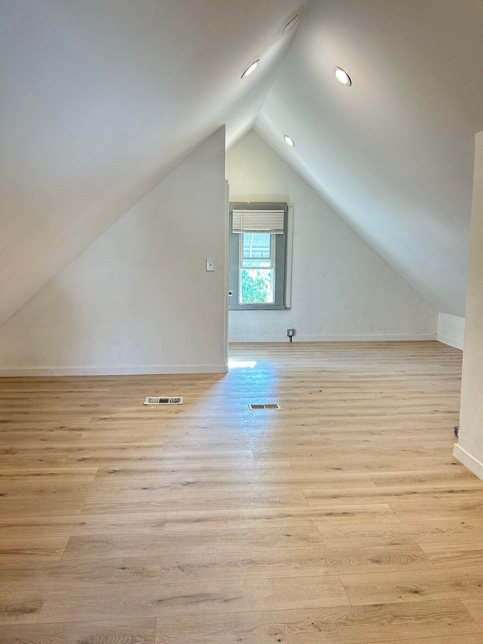 Room 3 - 8213 S Houston Ave