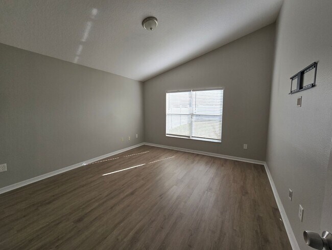 Building Photo - New Listing in Land O'Lakes