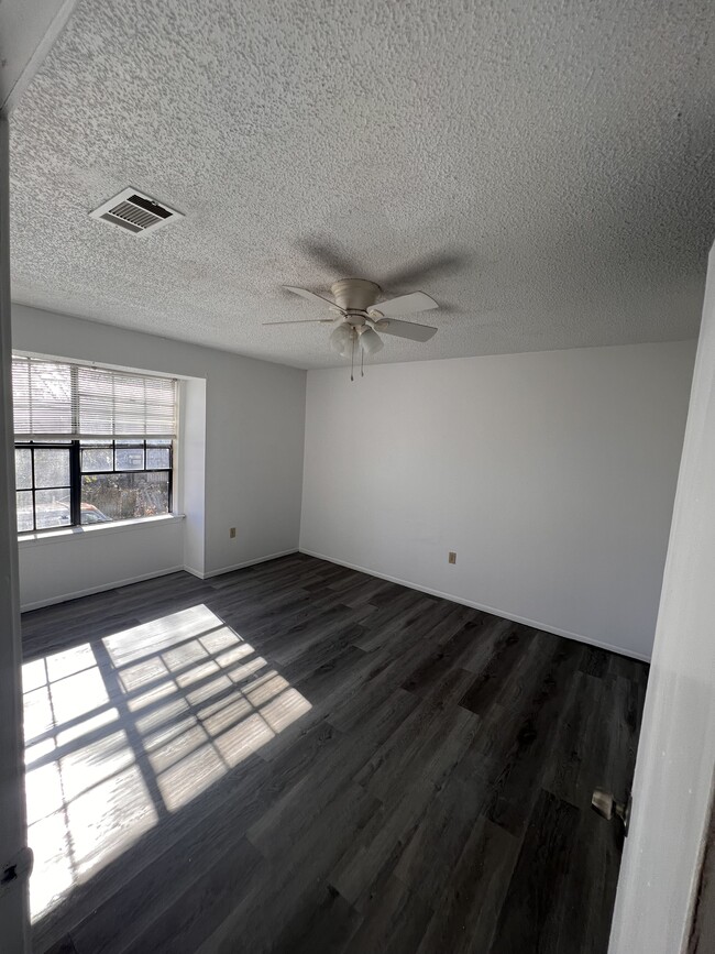 Left Bedroom - 3482 King Bradford Dr