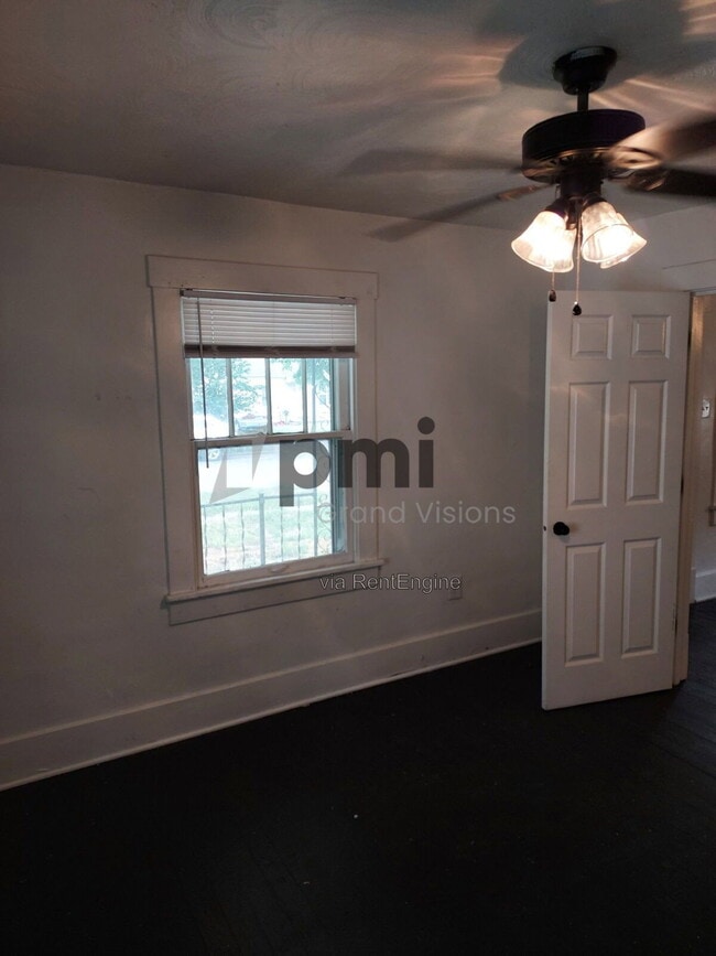 Building Photo - 1154 E Harrison Ave