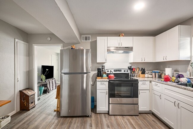 Building Photo - Fully Renovated 2 bed 1 bath in Grand Prai...