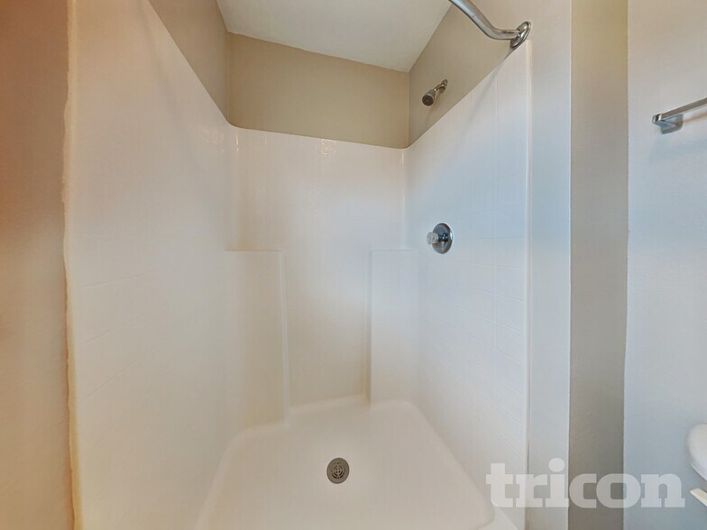 Building Photo - 192 King Arthur Ct