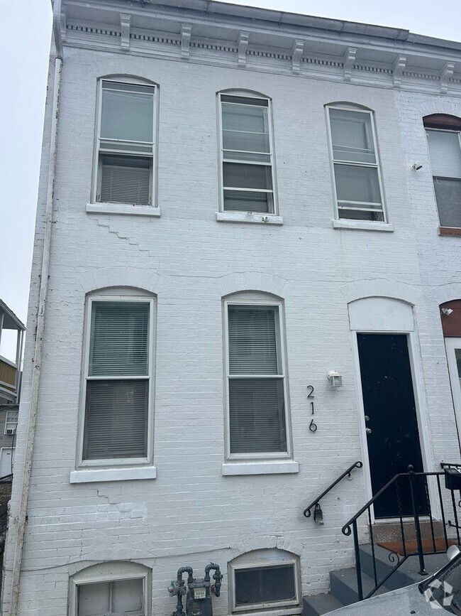 Building Photo - 4 Bedroom in York City