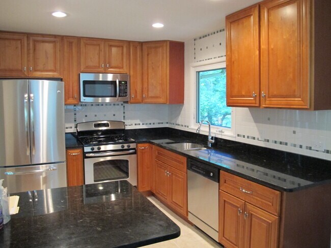 Building Photo - 1115 Westbriar Ct NE