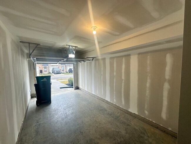 Building Photo - 464 Rivanna Hl Rd
