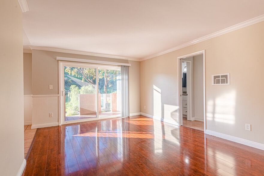Living Room - About 4315 Don Tomaso Dr