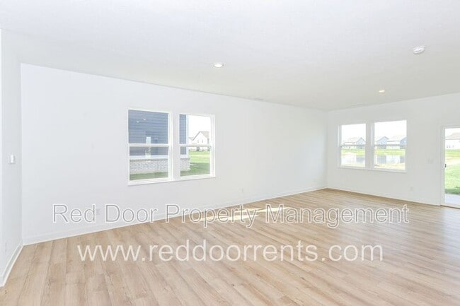 Building Photo - 1564 Mitis St