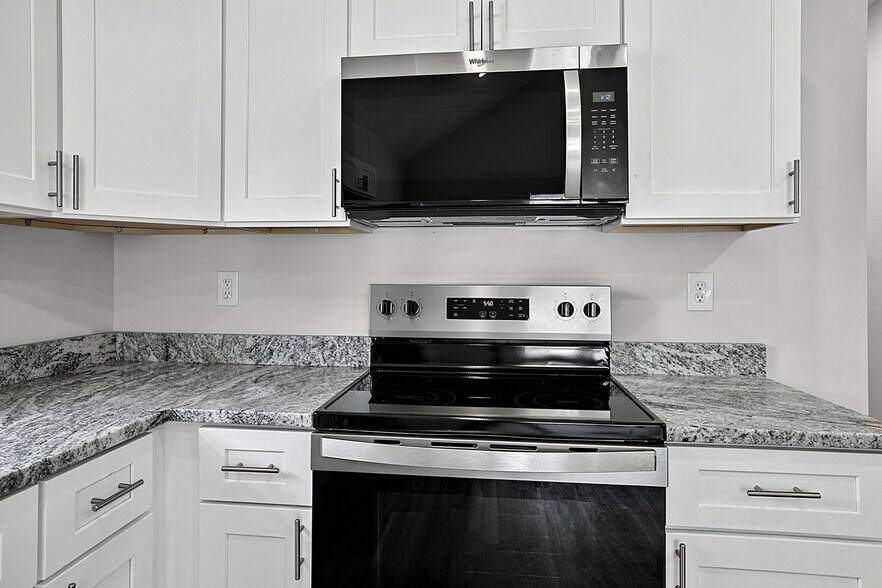 Building Photo - 3955 Rookwood Ave