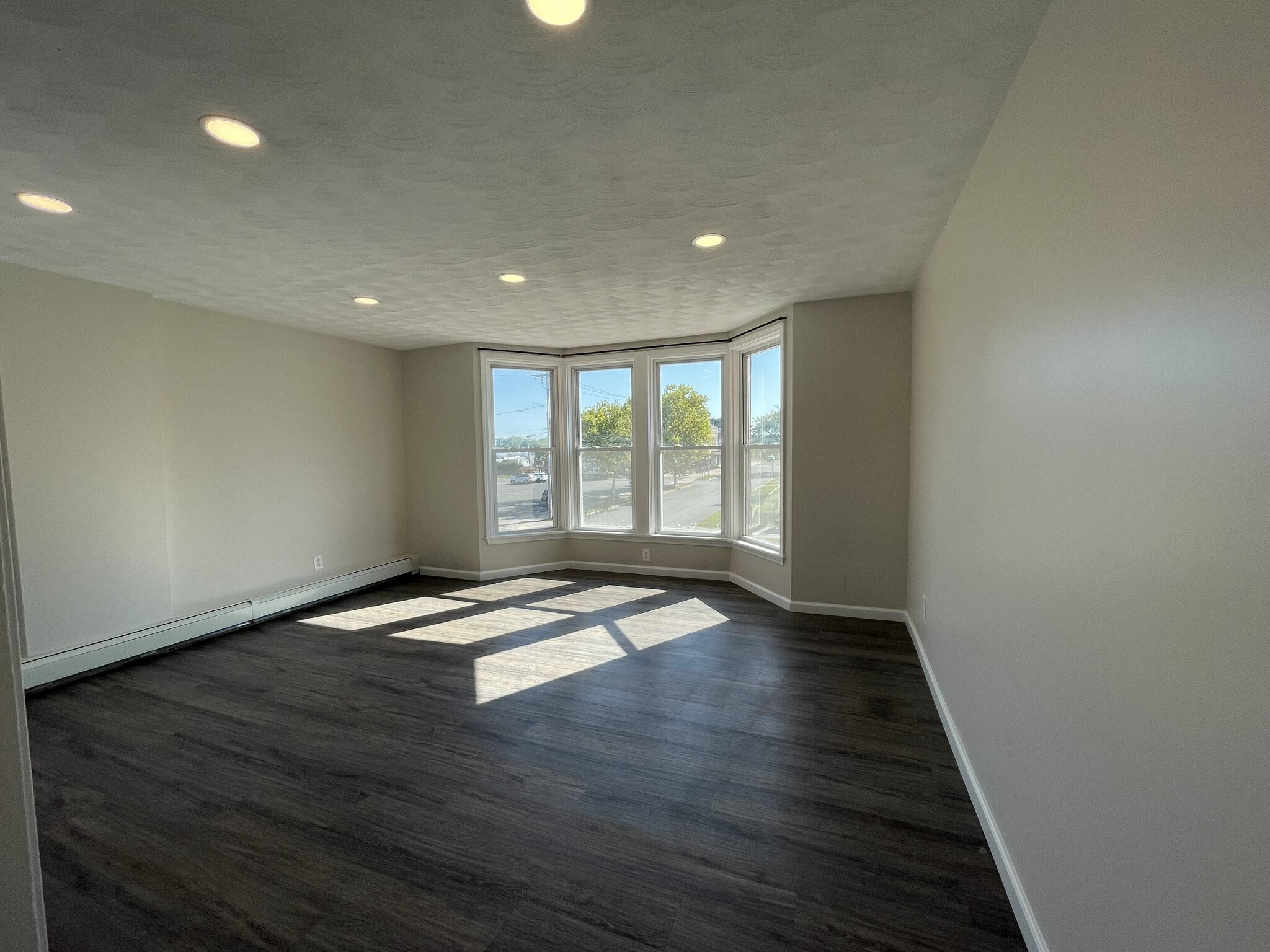 Building Photo - 4359 Lake Ave