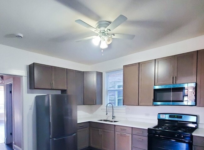 Building Photo - 1540 N Keeler Ave