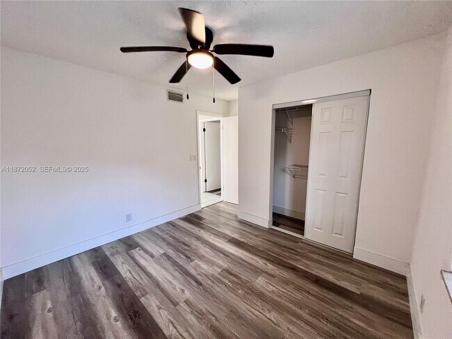 Building Photo - 805 SW 30th St