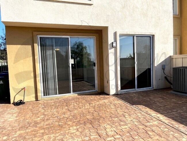 Building Photo - RE: Spacious End-Unit Townhome in Gated Chapala Community, Eastlake