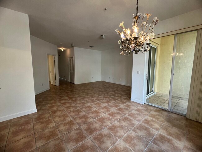 Building Photo - 150 Jacaranda Country Club Dr