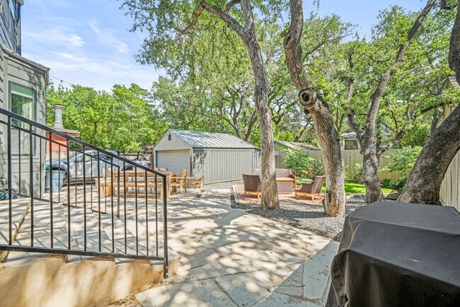 Building Photo - 258 Tuxedo Ave