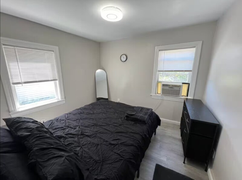 Building Photo - 14 Lathrop St