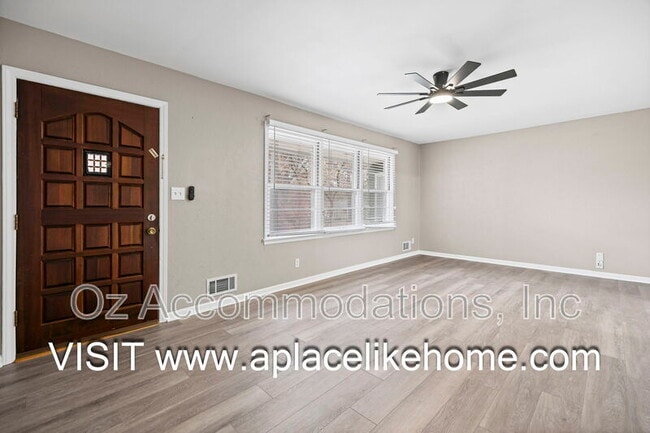 Building Photo - 6535 Melrose Ln