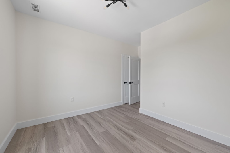 Building Photo - 1295 Holmden Ave